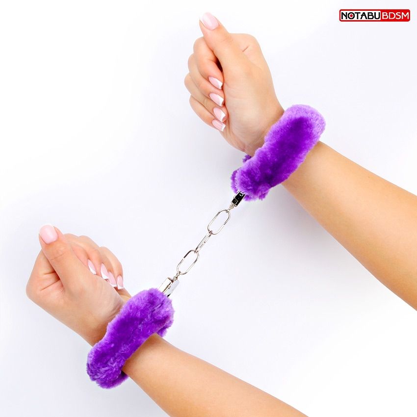 Металлические наручники с мягкой фиолетовой опушкой